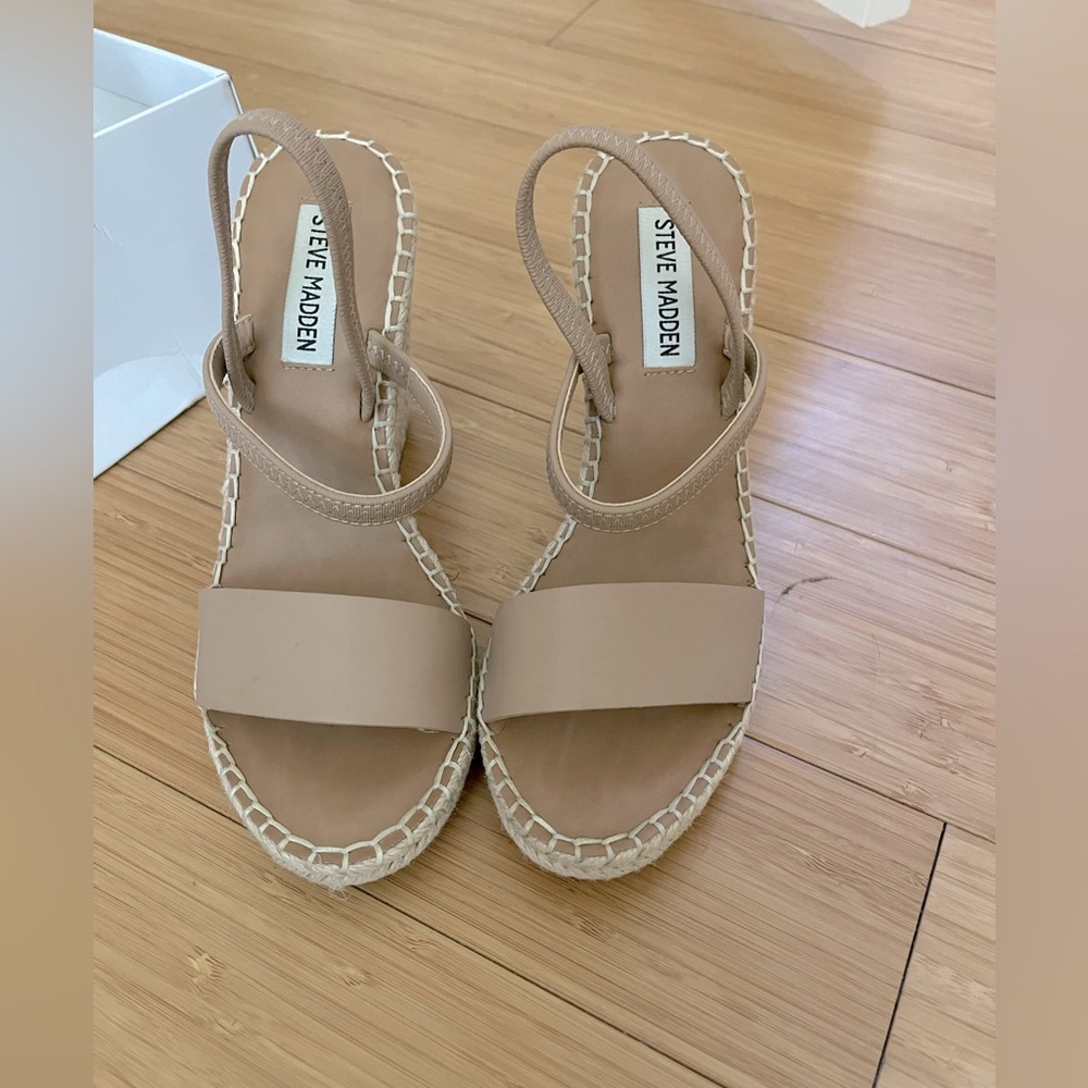 Steve Madden udell wedge Sandal in nude leather size 6.5 with rope wedge